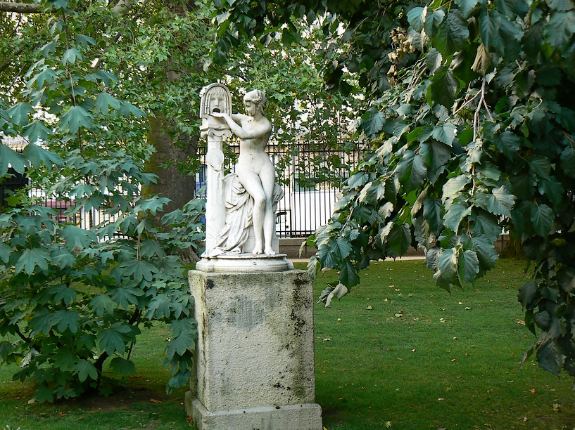Le Jardin du Luxembourg: Statue La Bocca della Verita 007